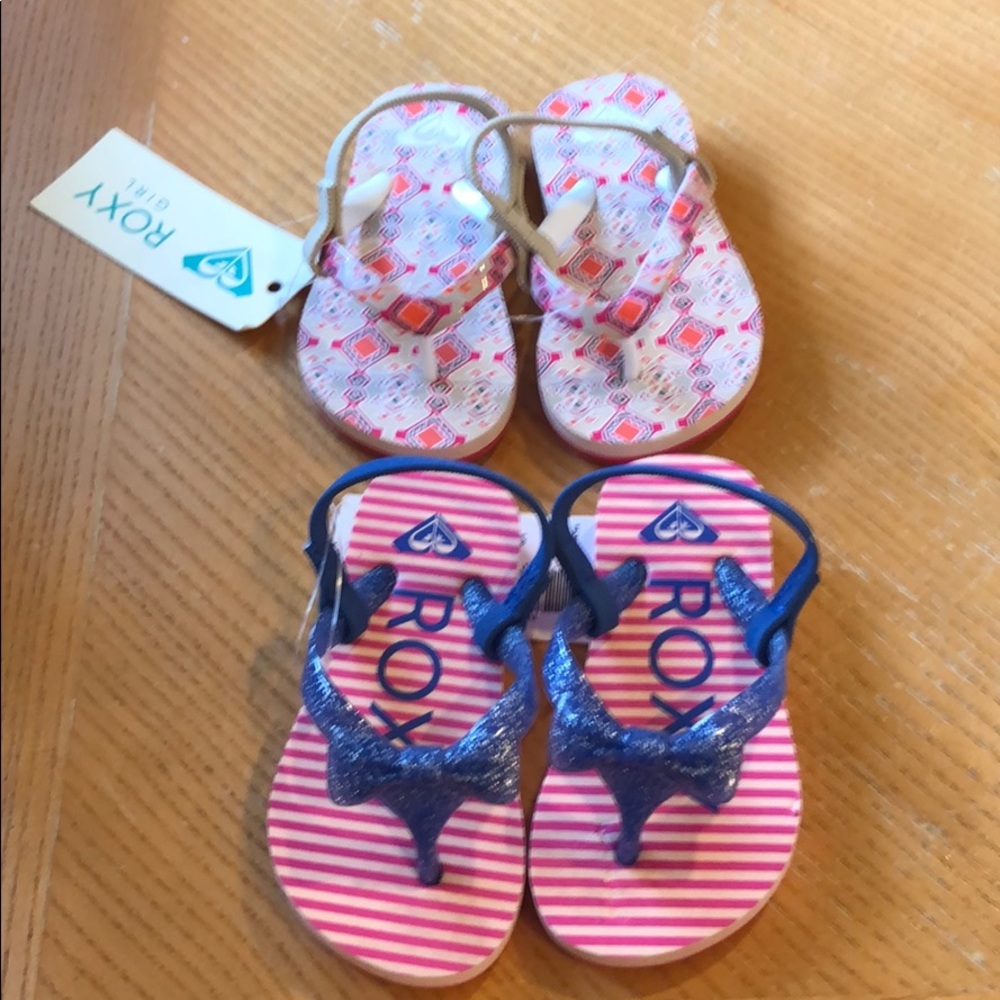 Two pairs Roxy flip flops